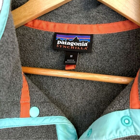 Patagonia Women's Lightweight Synchilla Snap-T Pullover in Gray & Teal, Medium - Picture 4 of 9